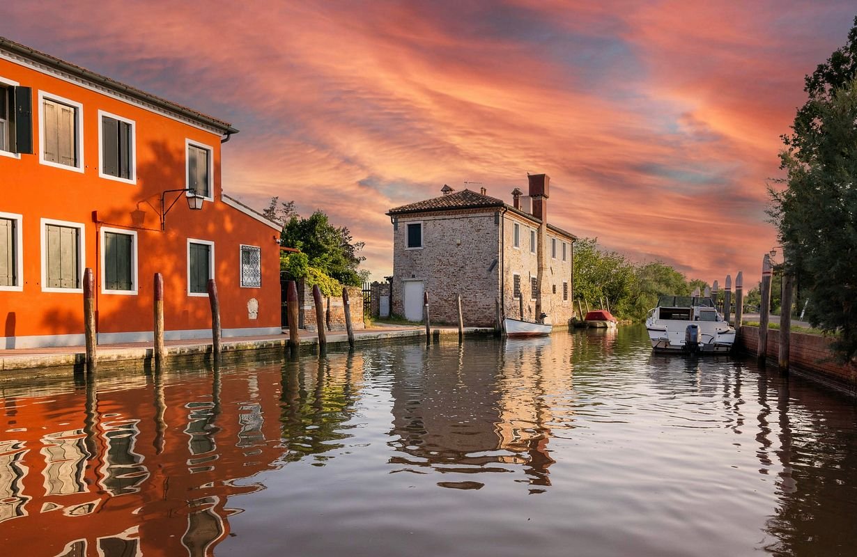 Canale veneziano al tramonto